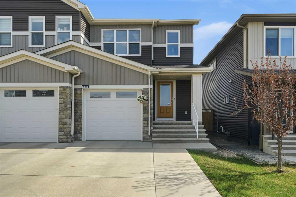 425 Carringvue Avenue NW, Calgary, Alberta, T3P 0W5