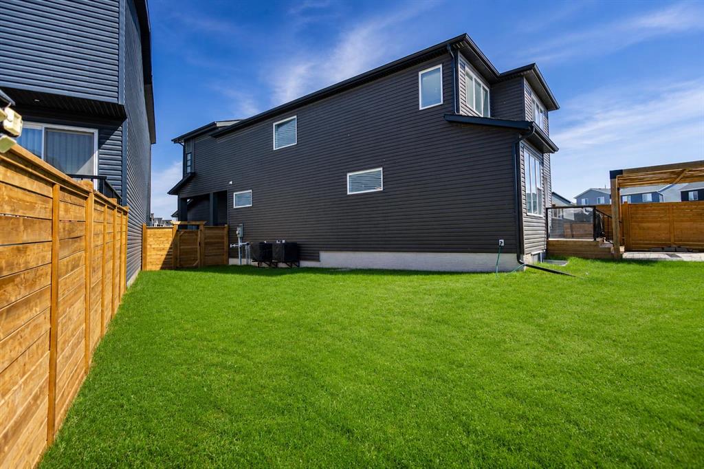 61 Rowmont Heath NW, Calgary, Alberta, T3L 0H9