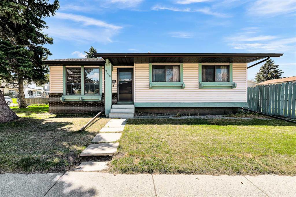 748 Aboyne Way NE, Calgary, Alberta, T2A 5Z4