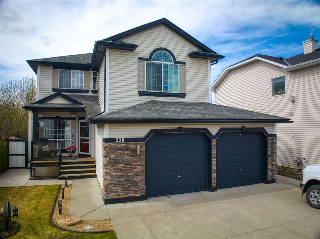 228 Oakmere Place, Chestermere, Alberta, T1X 1L2