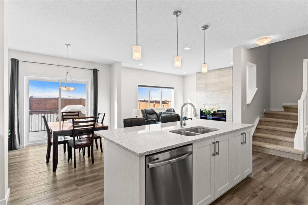 492 Chinook Gate Square SW, Airdrie, Alberta, T4B4W1