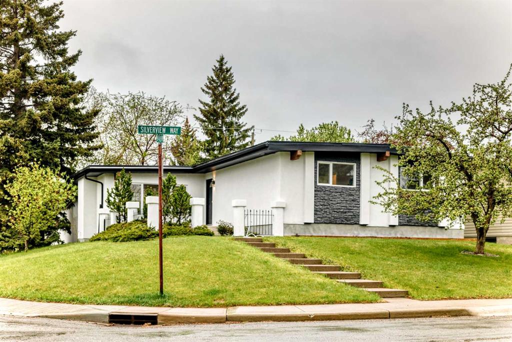 275 Silverview Way NW, Calgary, Alberta, T3B 3K4