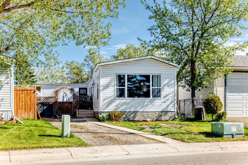 124 BIG SPRINGS Drive SE, Airdrie, Alberta, T4A 1J9