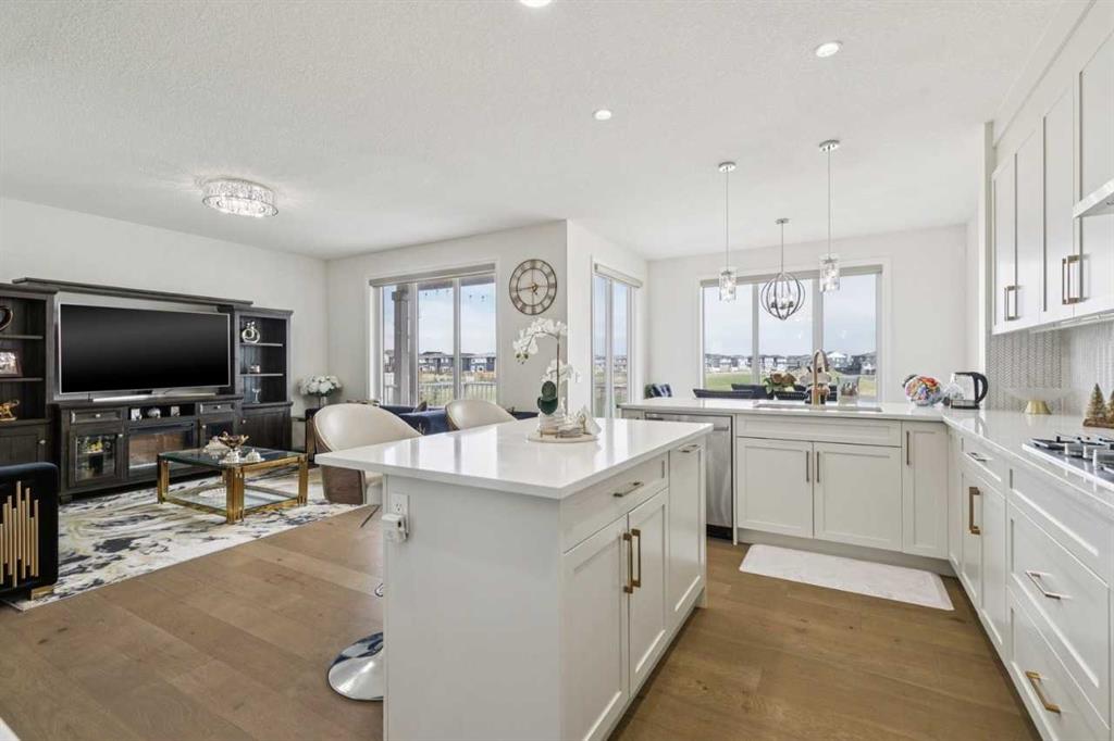 375 Corner Meadows Avenue NE, Calgary, Alberta, T3N1X7