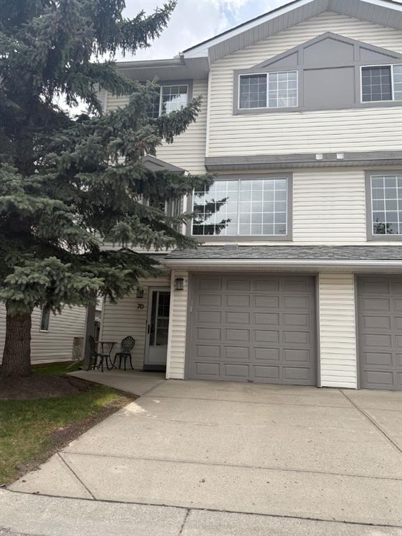 70 Kingsland Villas SW, Calgary, Alberta, T2V 5J9