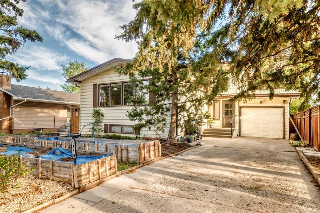 1319 104 Avenue SW, Calgary, Alberta, T2W 0A7