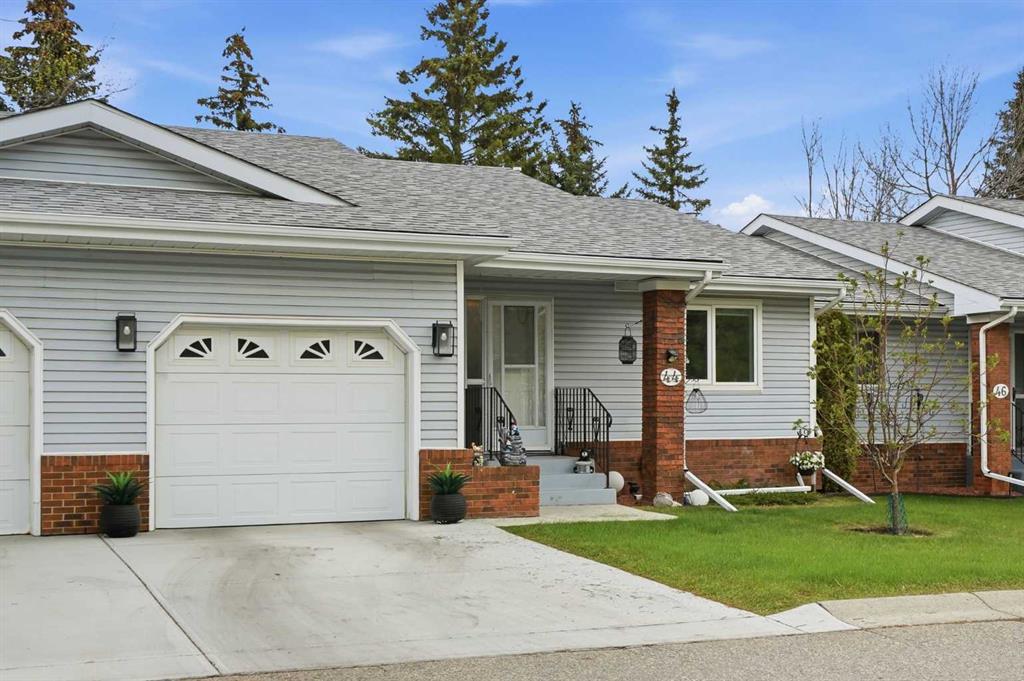 44 Vandoos Gardens NW, Calgary, Alberta, T3A 4W4