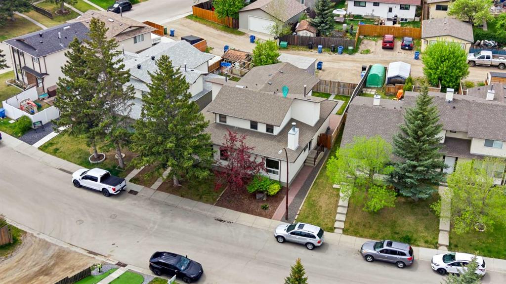 85 Cedarwood Hill SW, Calgary, Alberta, T2W 3H4