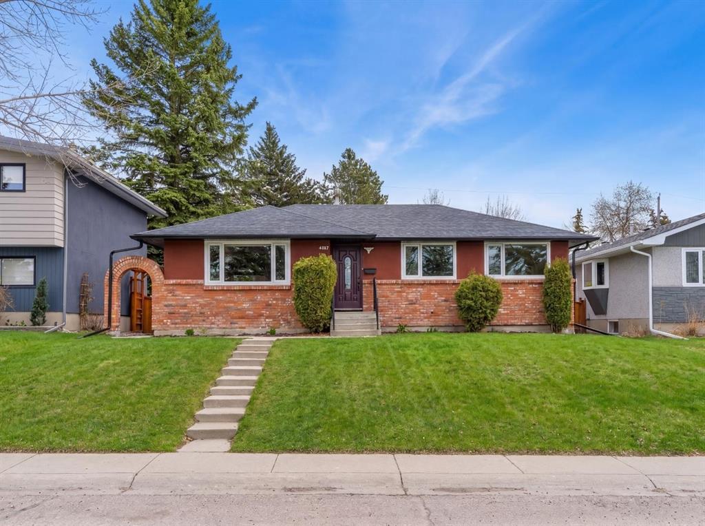 4824 Claret Street NW, Calgary, Alberta, T2L 1C1