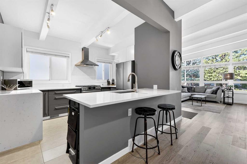 3336 39 Street SW, Calgary, Alberta, T3E 3J2
