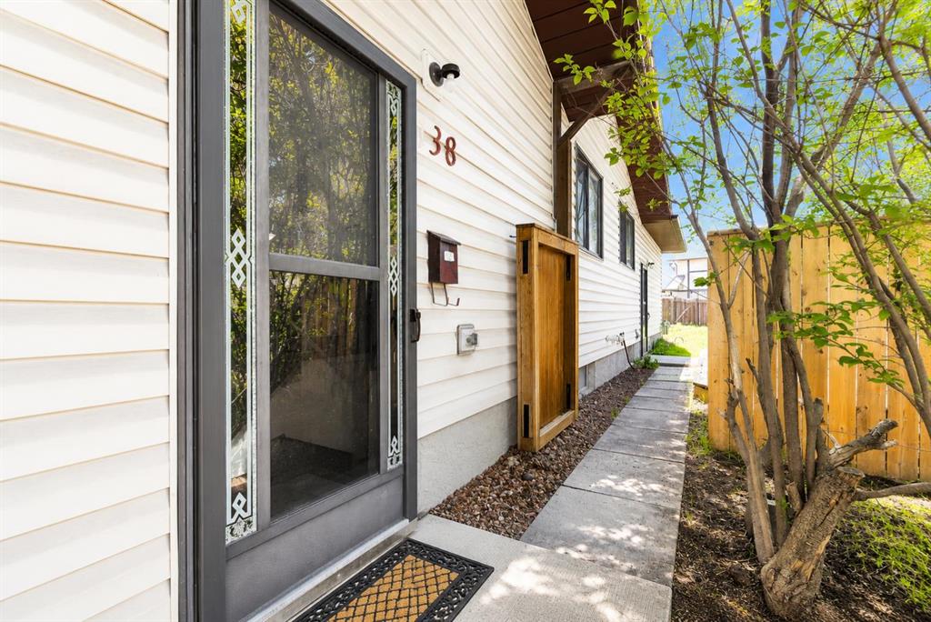 138 Dalhousie Road NW, Calgary, Alberta, T3A 2H1