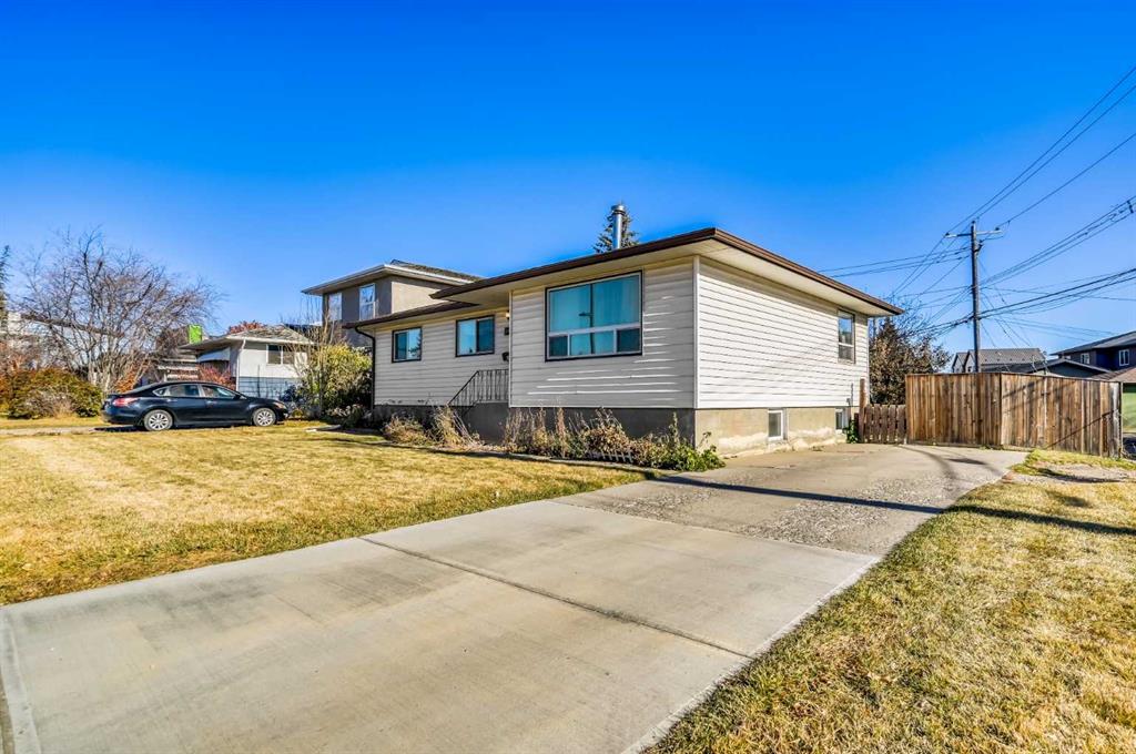 3452 37 Street SW, Calgary, Alberta, T3E 3C1