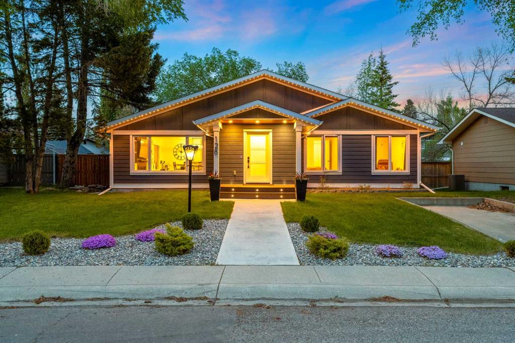 128 Lake Moraine Place SE, Calgary, Alberta, T2J 2Y7
