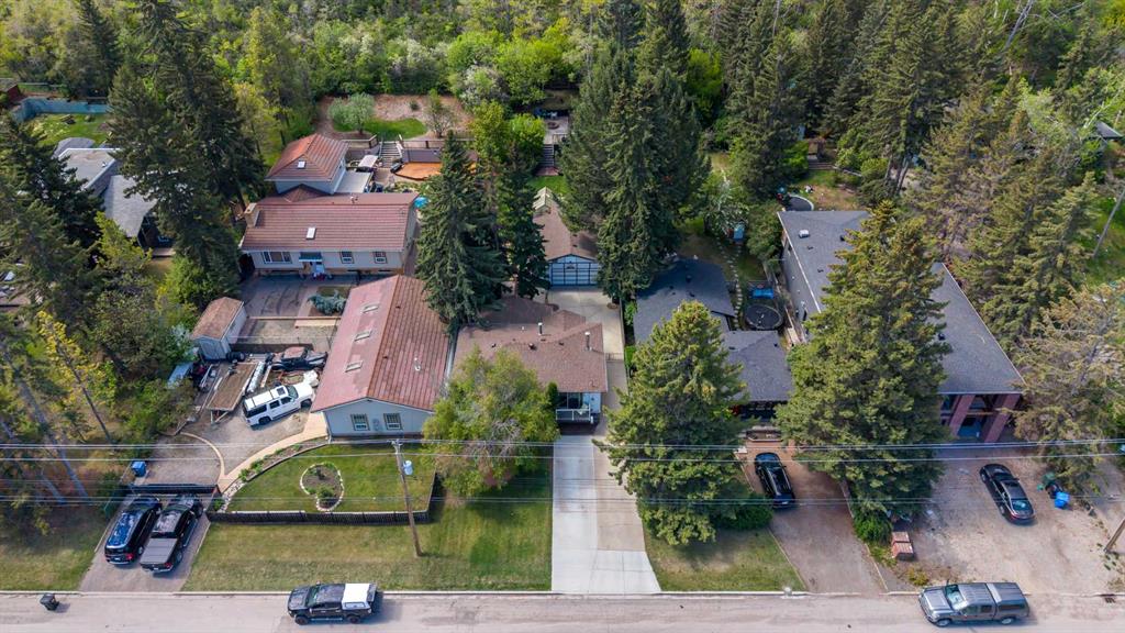 8927 33 Avenue NW, Calgary, Alberta, T3B 1M2