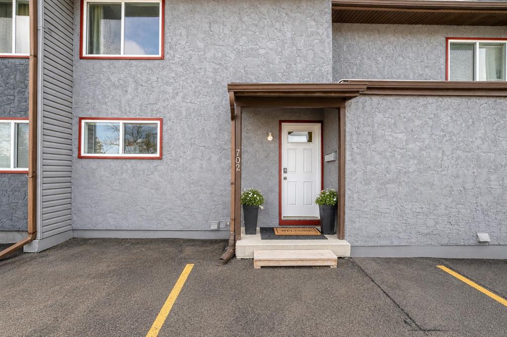#702 9930 Bonaventure Drive SE, Calgary, Alberta, T2J 4L4