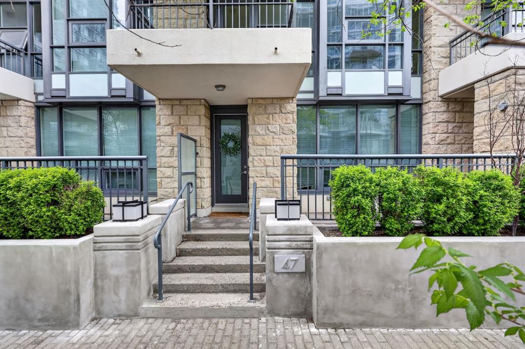 47 Waterfront Mews SW, Calgary, Alberta, T2P0W3