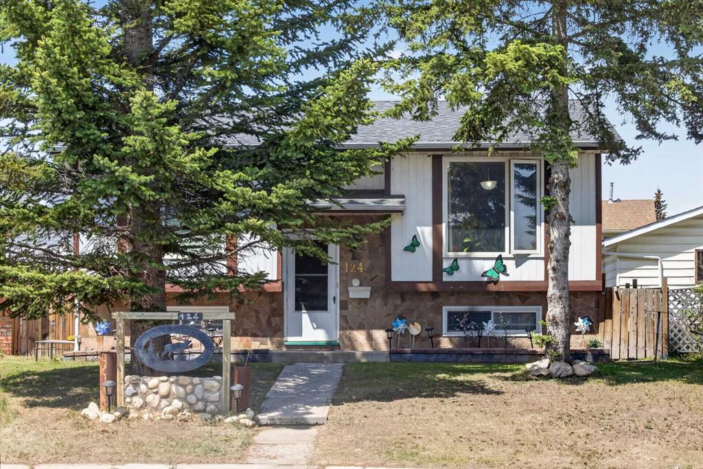 124 Falchurch Crescent NE, Calgary, Alberta, T3J 1K1