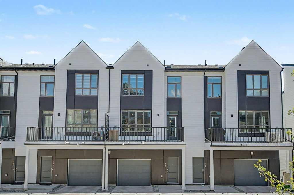 142 Sovereign Common SW, Calgary, Alberta, T3C 3Y3